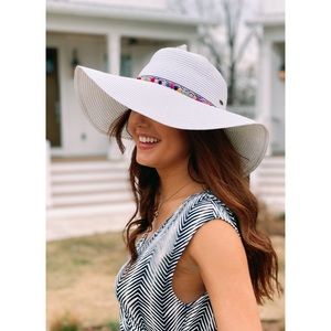 CCBEANIE STRAW HAT WITH MULTI POM ACCENT